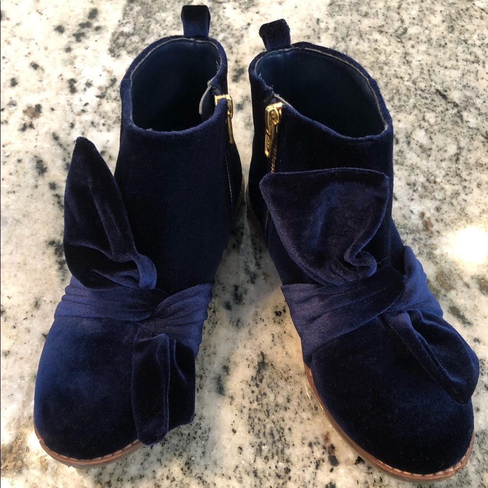 Suede girl Dress shoes, size 2. Janie and Jack